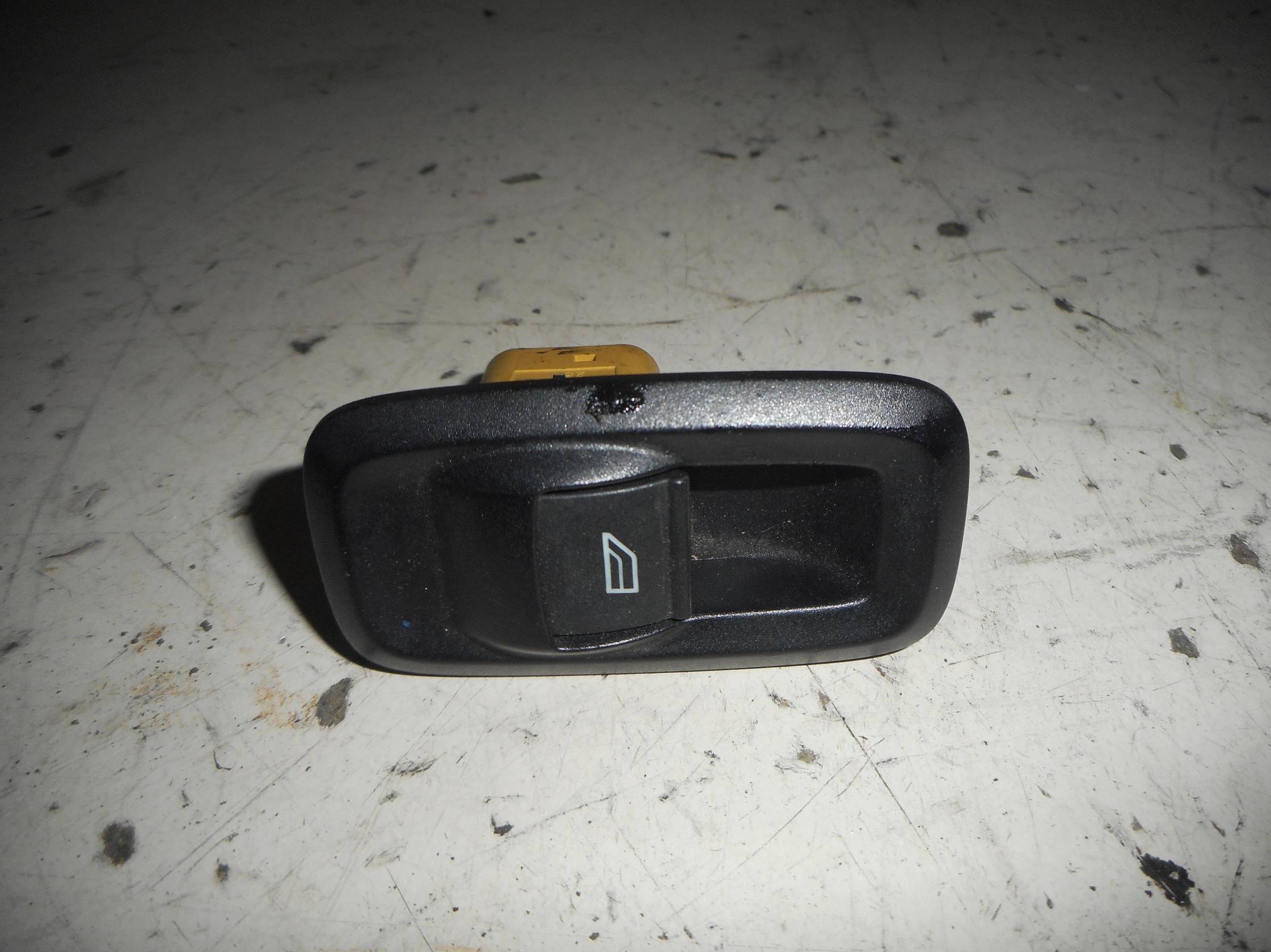 Interruttore alzacristalli porta ant.